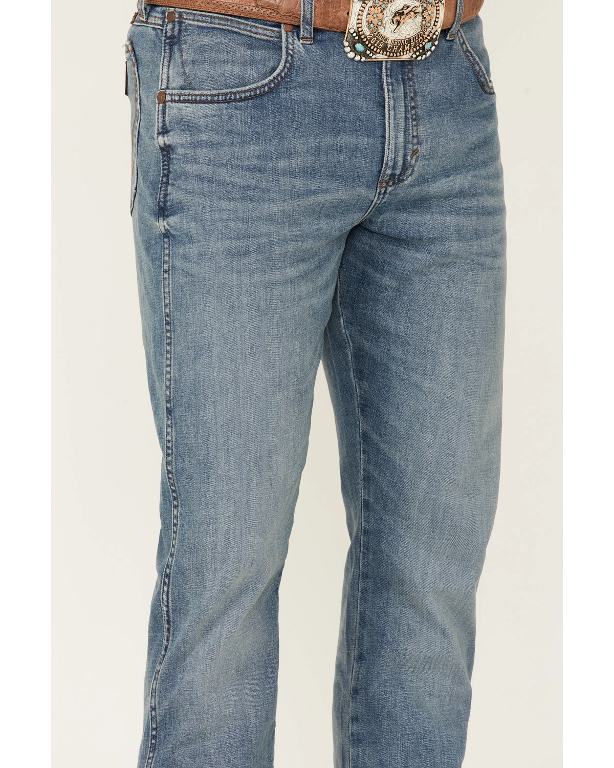 Wrangler Retro Premium Men's Eagleton Light Wash Stretch Slim Bootcut Jeans - Image 2