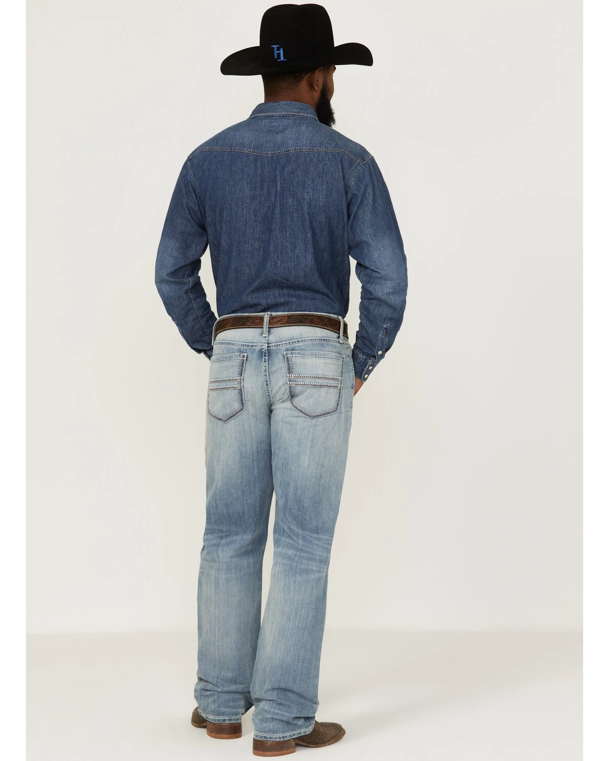 Cinch Men' Grant Light Stonewash Performance Bootcut Jeans - Image 3
